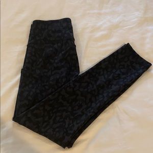 lululemon Invigorate Leggings 23”, size 4, Camo